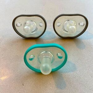 Mixed Pacifier Pack- 6 Total. Nanobebe pacifier (0-3M). MAM Pacifier 0-6M/ 6M+